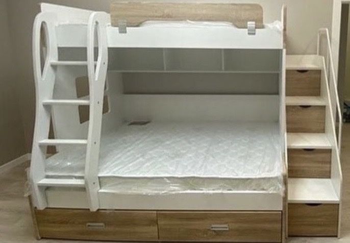 Продается двухьярусная кровать.