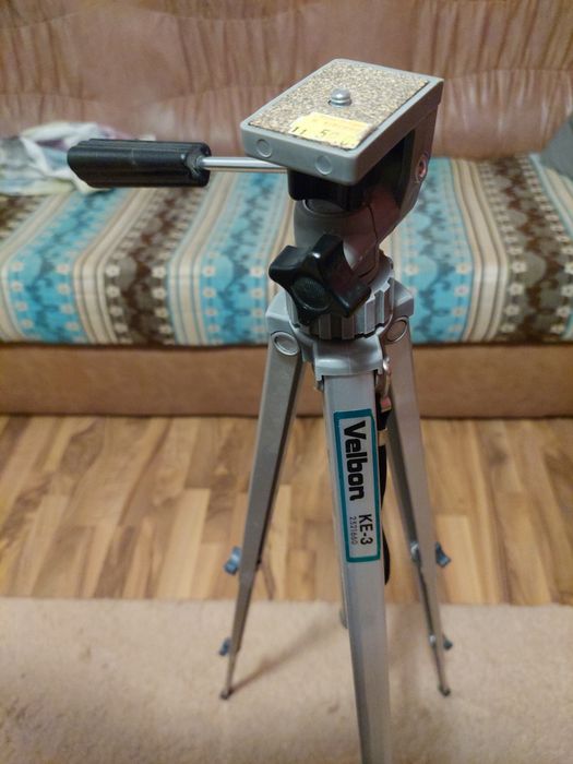 Trepied foto Velbon ,din aluminiu,stare foarte buna