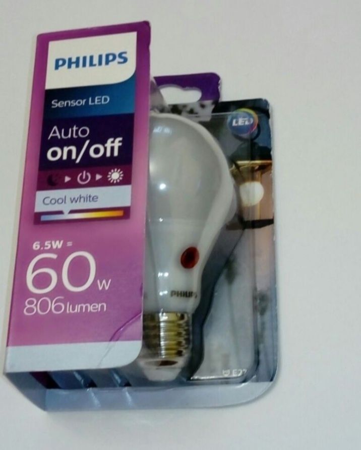 Bec led  inteligent Philips cu senzor