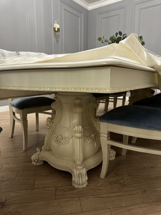 Стол со стульями