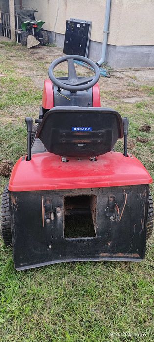 Tractor de tuns iarba