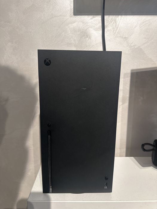 Vand xbox series x cu 50 se jocuri