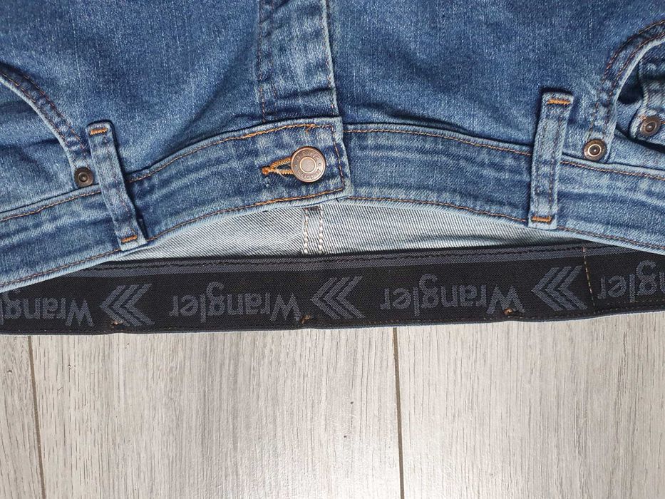 Blugi WRANGLER - Marime W36 L32 (Talie 102 cm)
