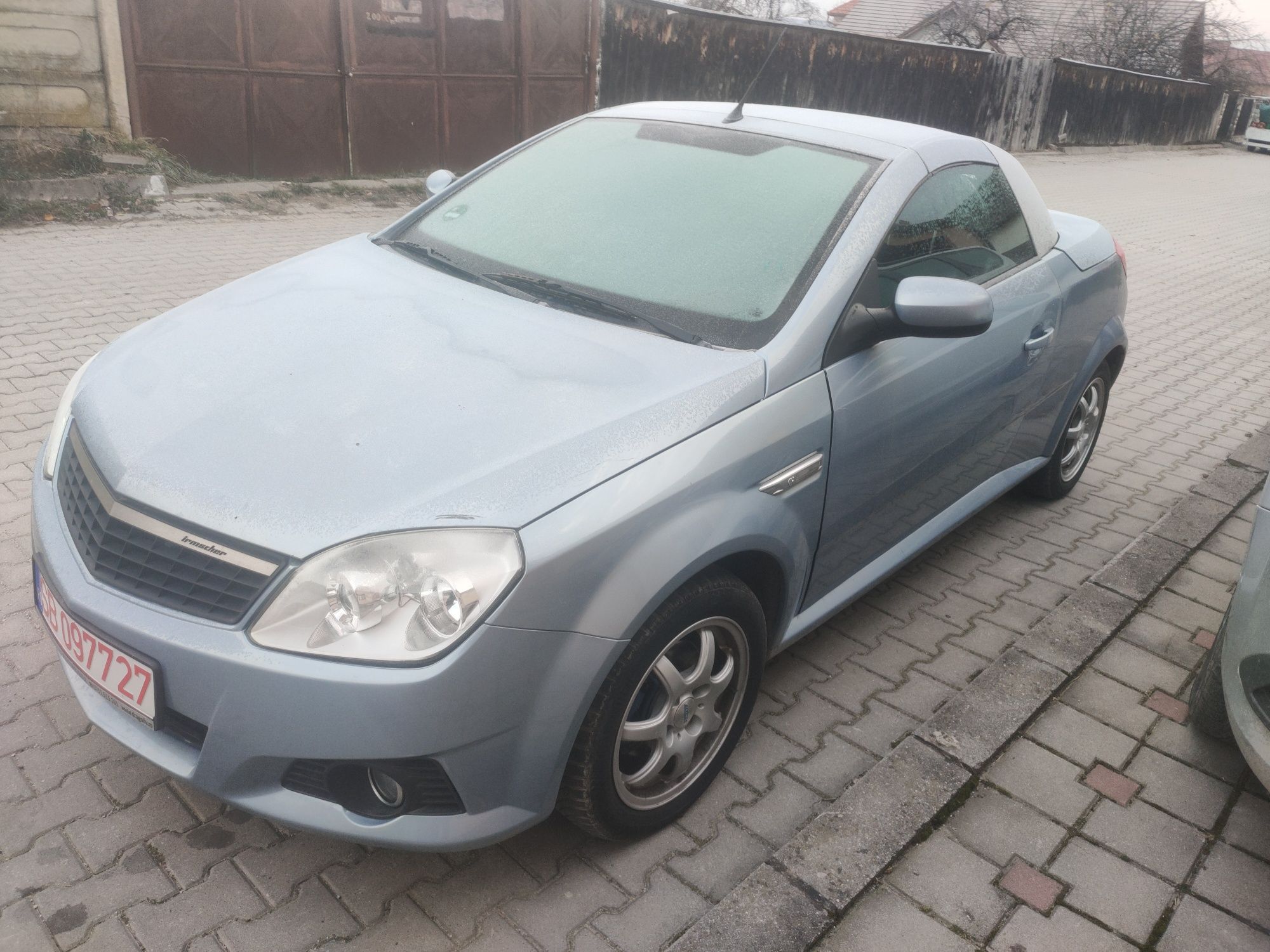 Piese capota faruri aripi bara hard top jante macara Opel tigra 2006