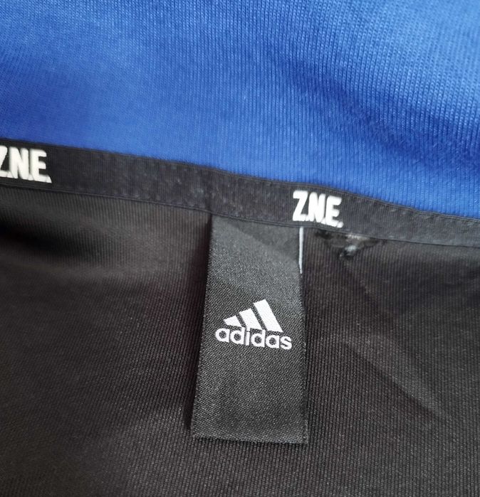 100% Оригинално зимно ватирано мъжко спортно горнище с качулка ADIDAS!