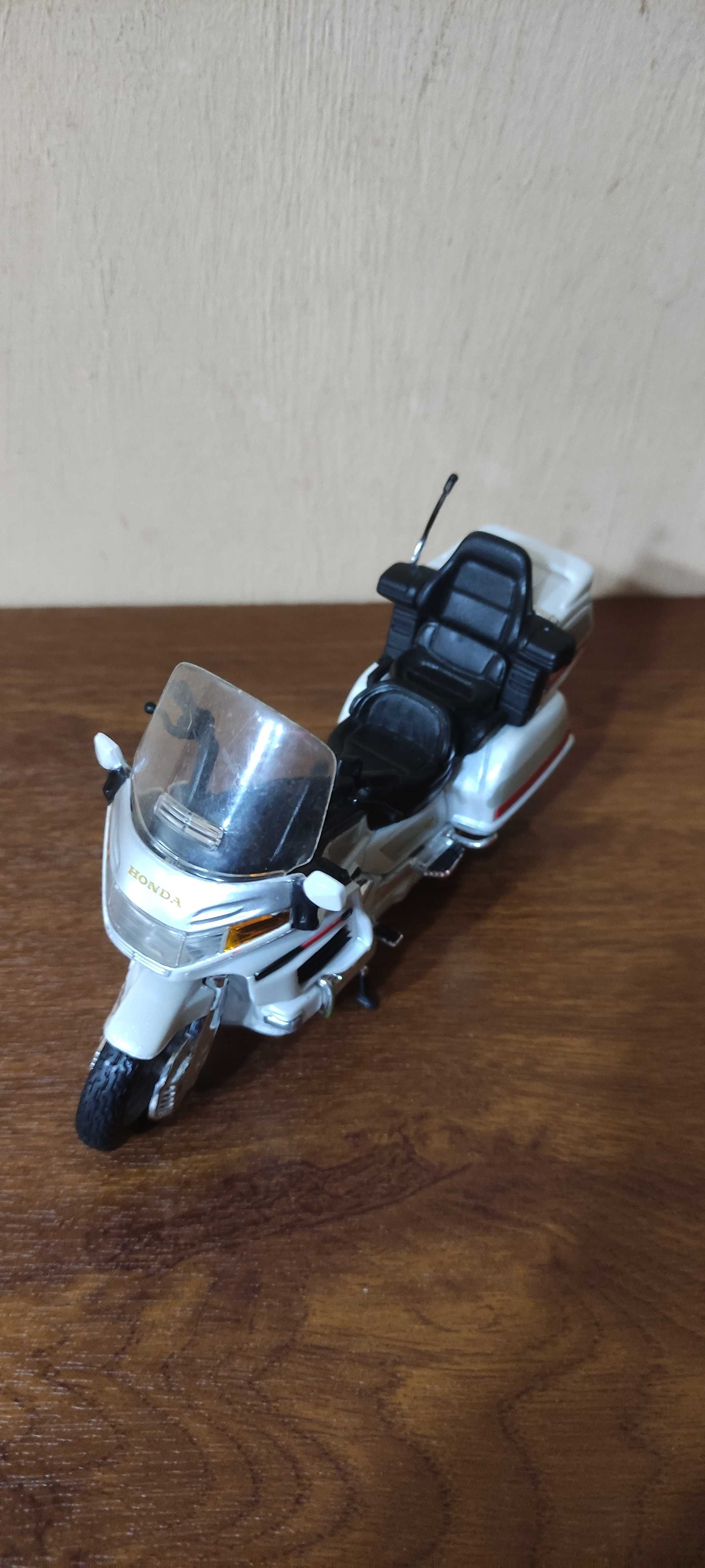 Motocicletă Ducati de colecție + Honda