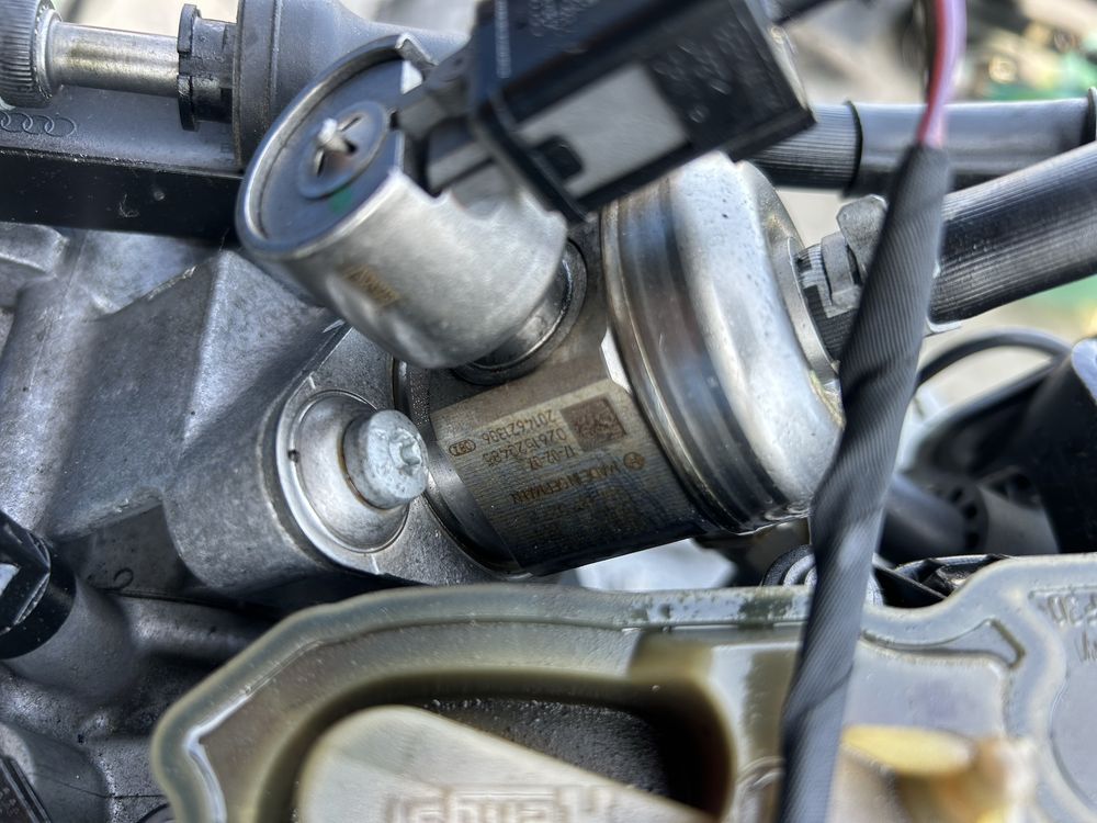 Rampă injectoare completă cu injectoare Audi Q5 2.0 Tfsi 2017