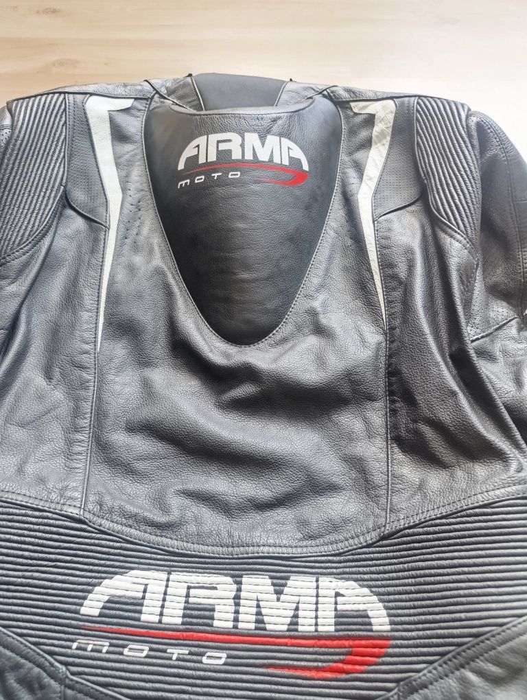 Мото екипи ARMR 56