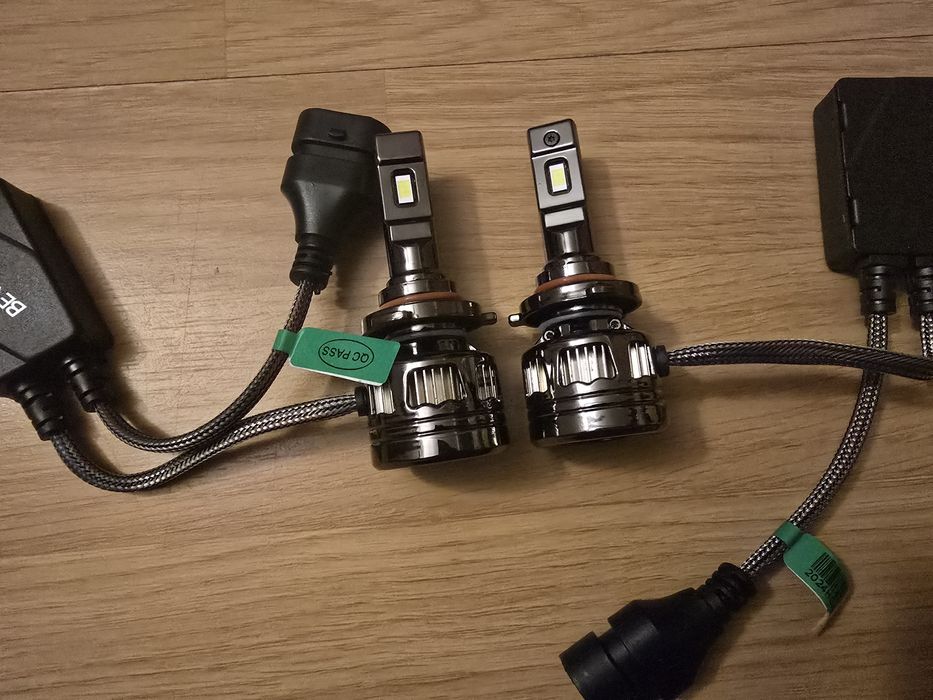 Becuri Led Leduri auto H1 H4 H7 H8 H9 H11 H16 HB3 9006 HB4 9012 hir2