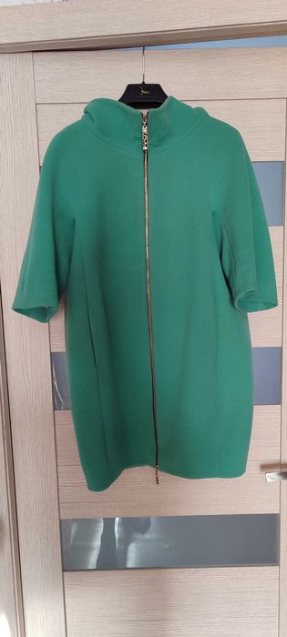 Продам пальто. В подарок длинные перчатки.