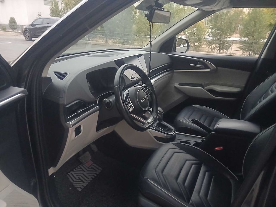 Продам машину Kia Carens