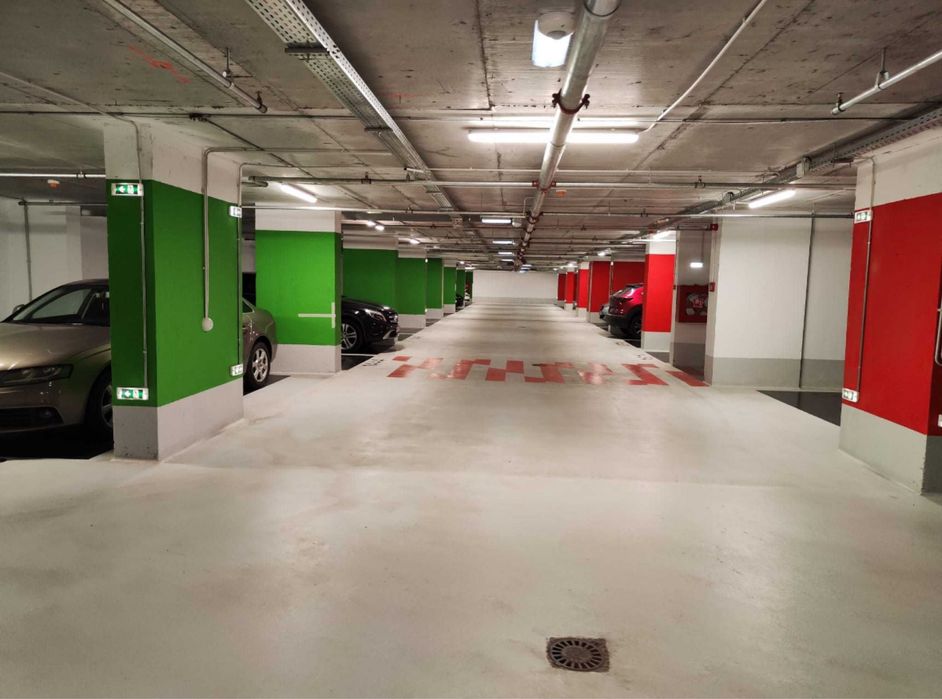 Inchiriez loc de parcare -1 Cortina North B3