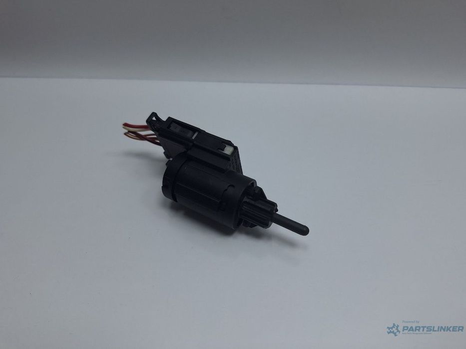 Comutator senzor pedala de frana AUDI A4 III Avant 8ED, B7 2004 - 2008 TDI BKE, BRB 3B0945511C