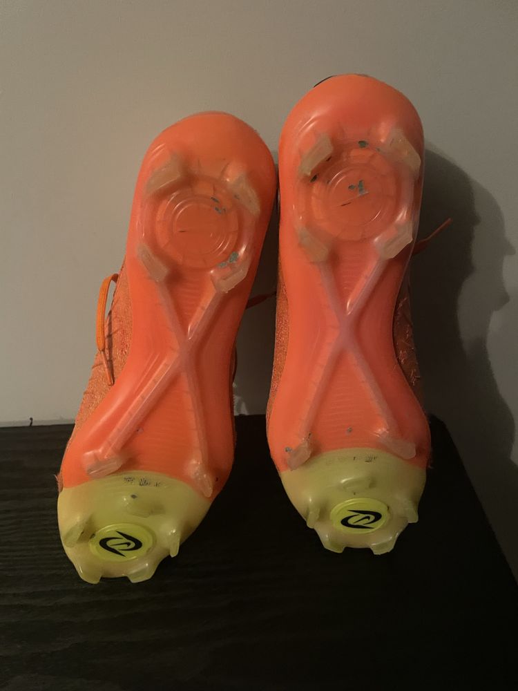 Професионални футболни бутонки Nike Phantom Luna FG