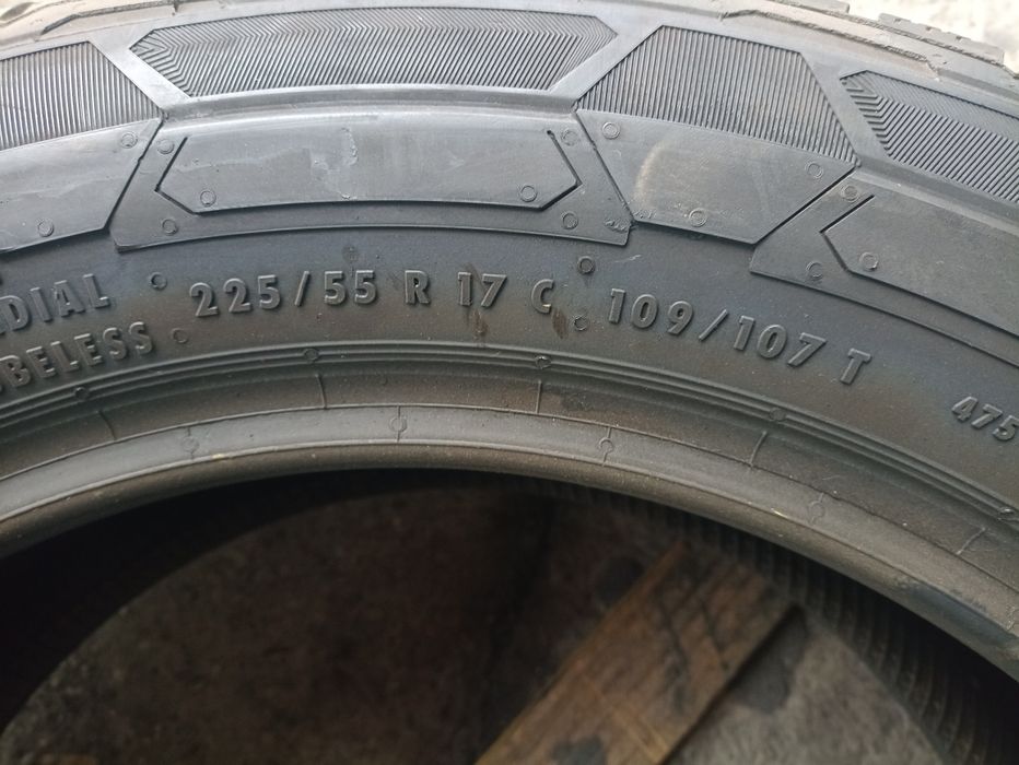 4 anvelope de iarna Continental 225/55 R17C.Pretul este pe bucata.