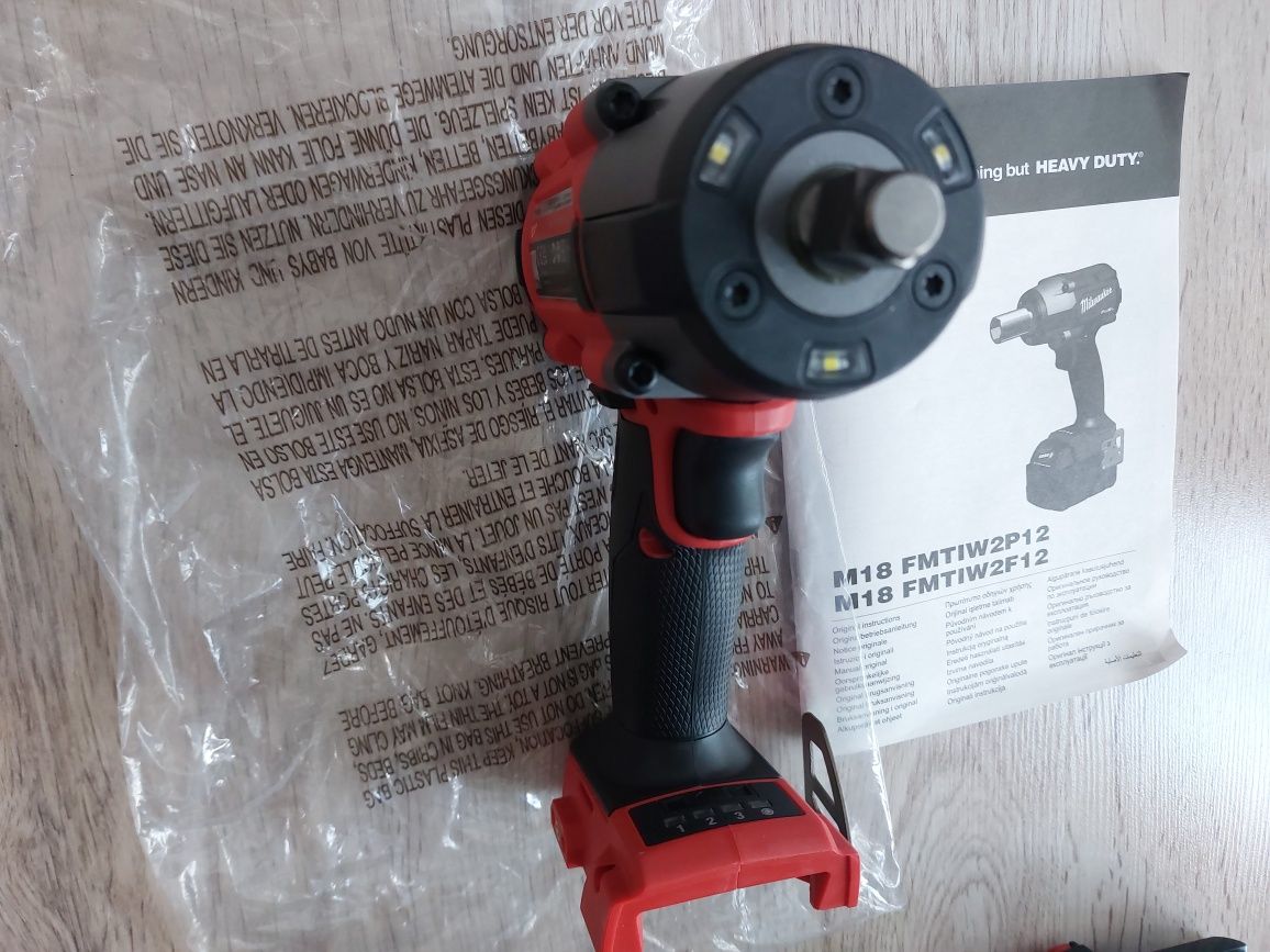 Pistol impact mediu milwaukee M18 FMTIW2F12, 900 nm, cupla 1/2, nou