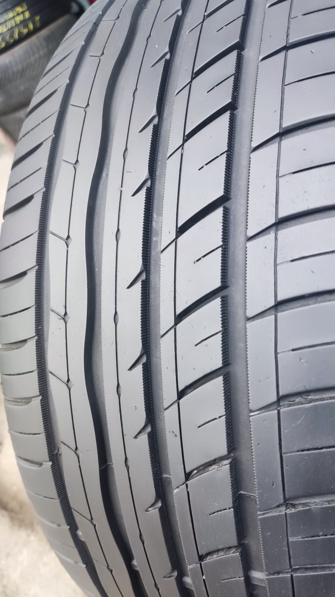 2бр. летни гуми 215/50/17 RoadX, дот23
dot23
7+mm
Добро състояние на г
