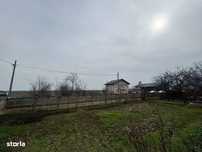 Casă curte valea roșie  Mitreni