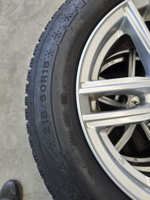 2 Броя Гуми 215/60/16 Dunlop 6mm