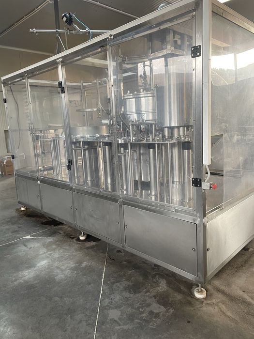 Masina de imbuteliat linie de imbuteliere