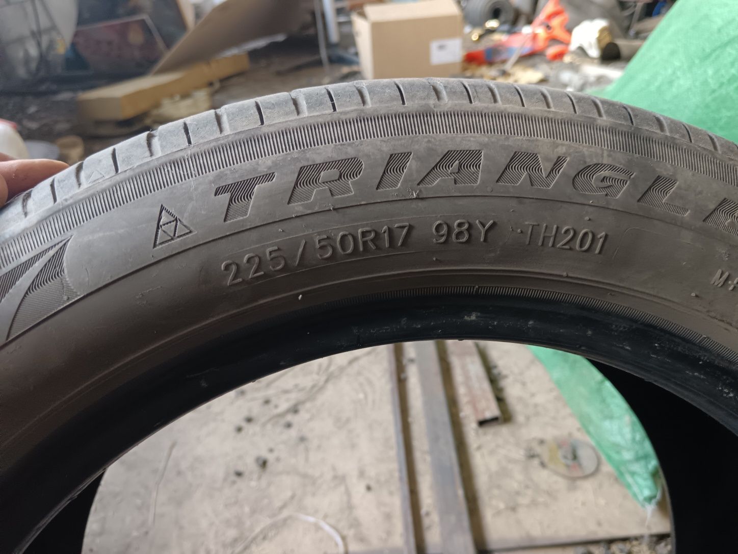 Продам резину R17 2шт.
