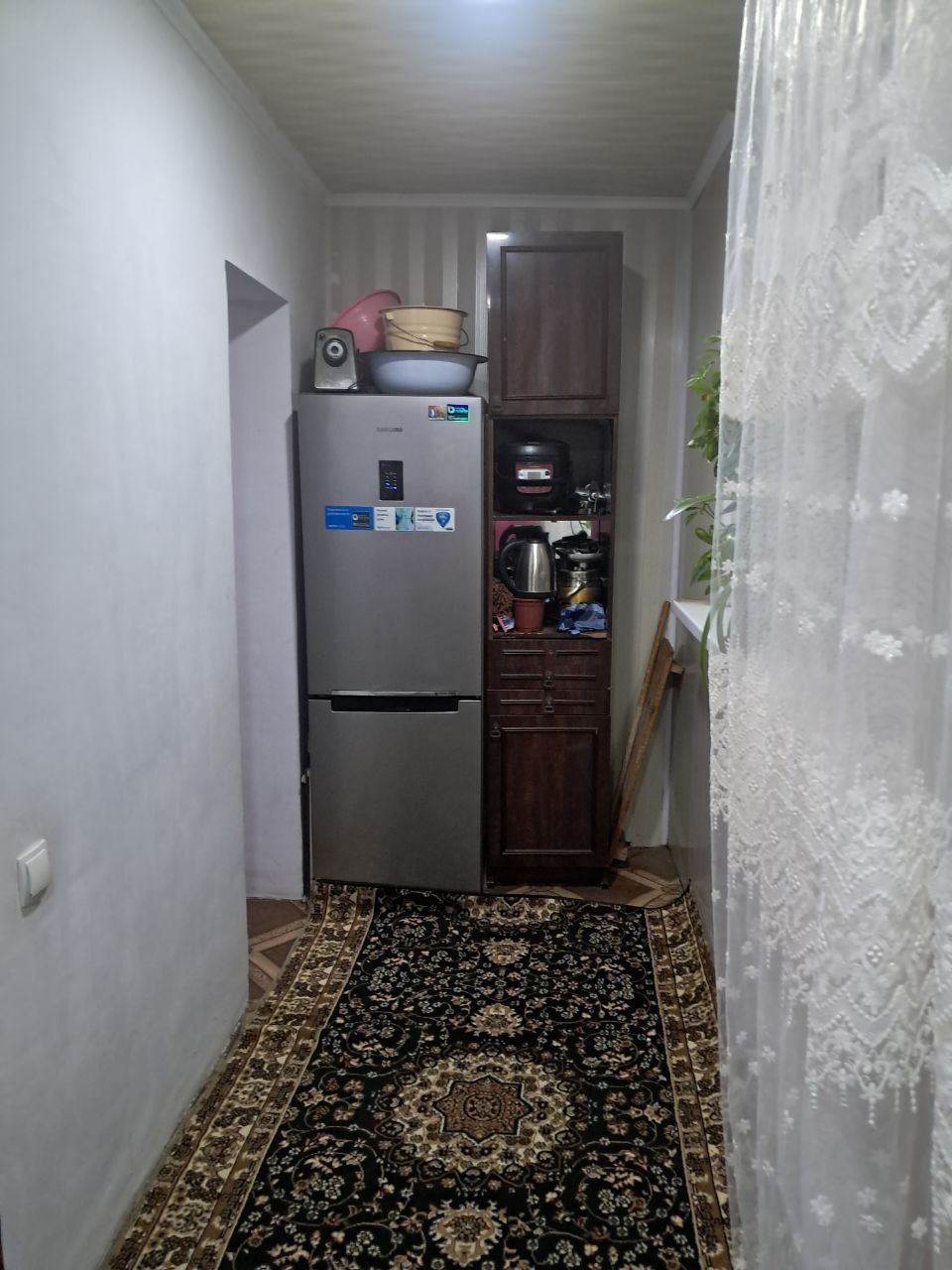 Uy sotiladi radugada karzinkani orqa tarafida 2 dom  3 xonali 3 etajda