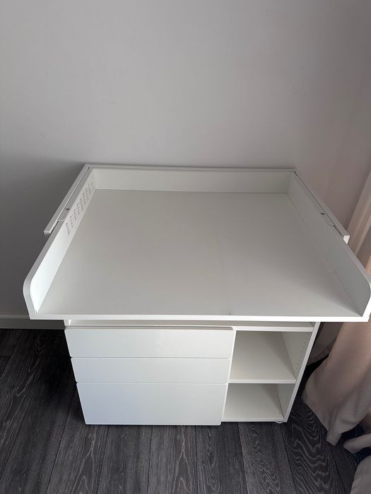 Comodă pentru schimbat scutece