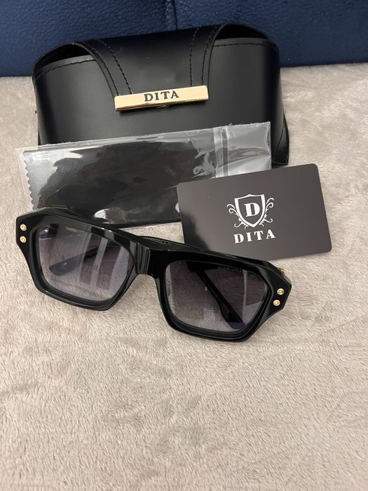 Ochelari de soare dita