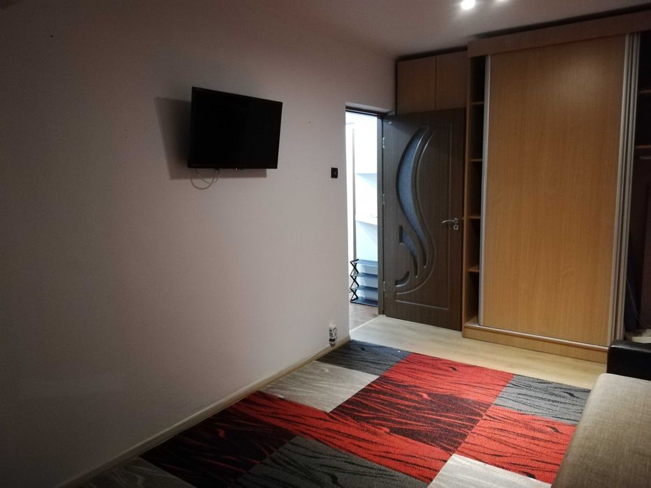 inchiriez apartament 2 camere decomandat