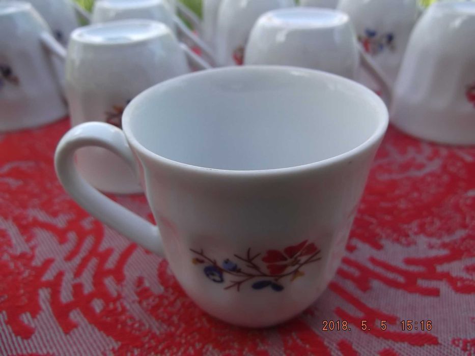 Set ceșcuțe și farfurioare