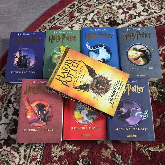 Seria Harry Potter + cufar original, bonus volumul 8 in engleza