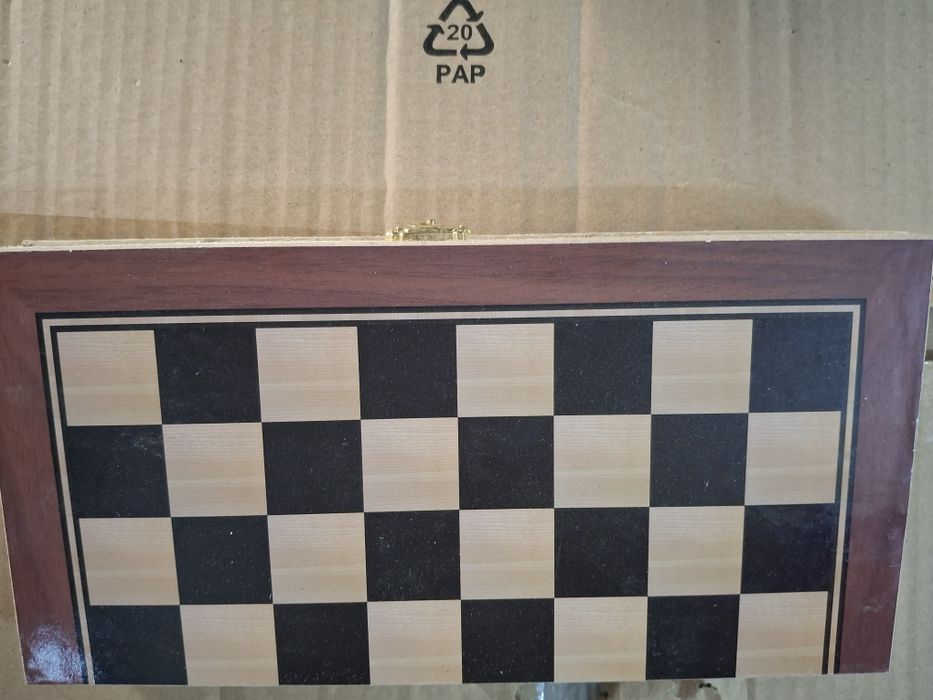 Joc Table Nou 29x 29cm cu Puluri din Plastic si 3 zaruri