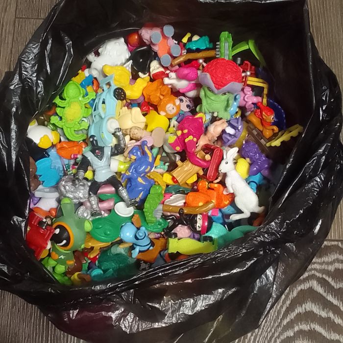 Игрушки от киндеров целая коллекция за 15000тенге