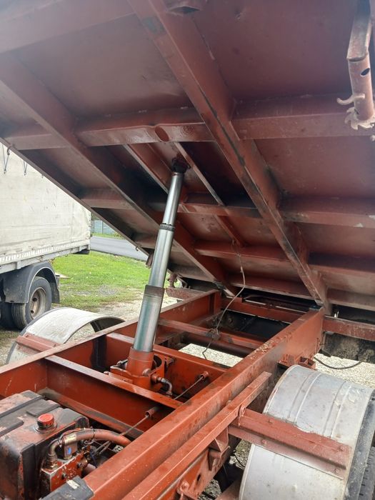 Bena iveco basculabila pe cutie