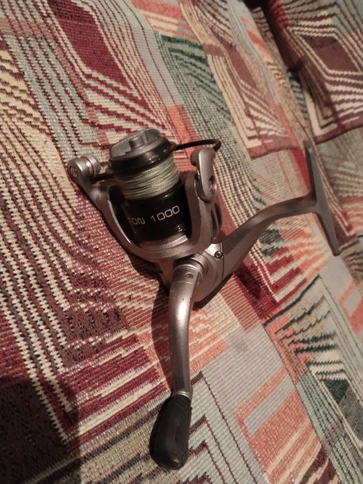 Продам катушку 1000 размера