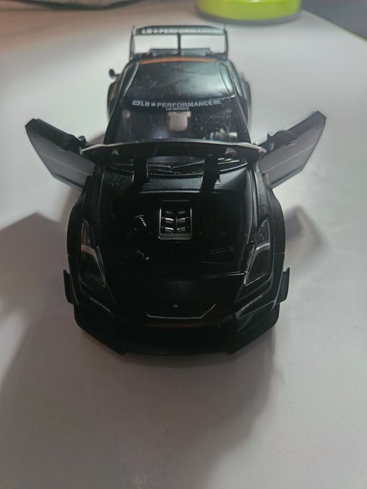 Vand mașinută LB Performance