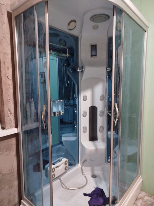 Душовой кабинка все отлично робатает