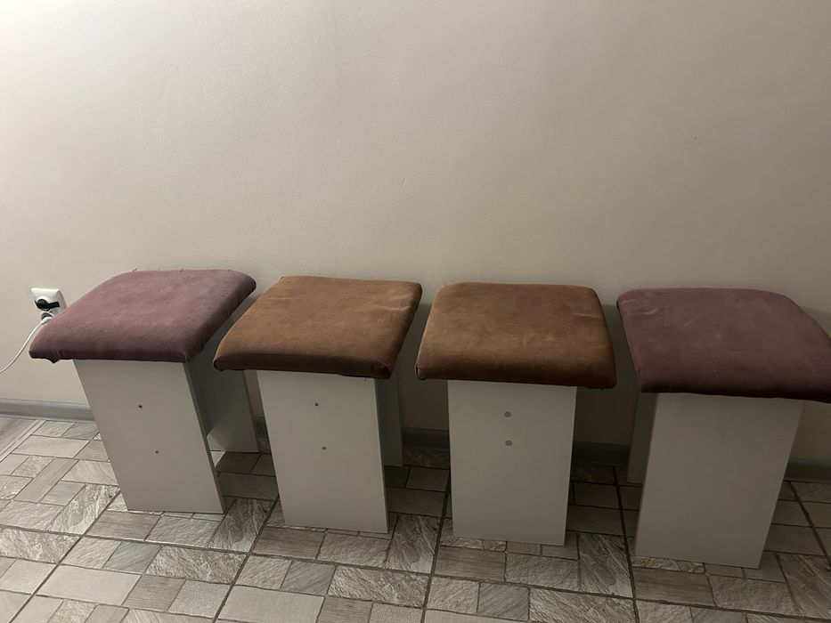 Продаются стулья разные и табуретки