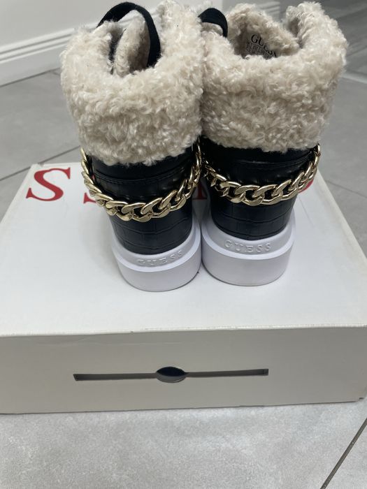 Bocanci guess de iarna