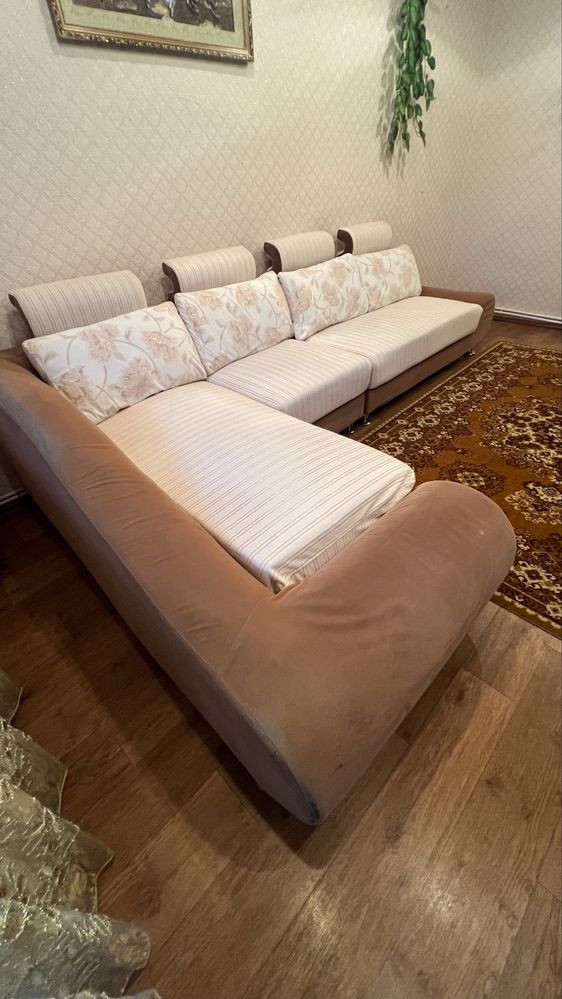 Продаю угловой диван