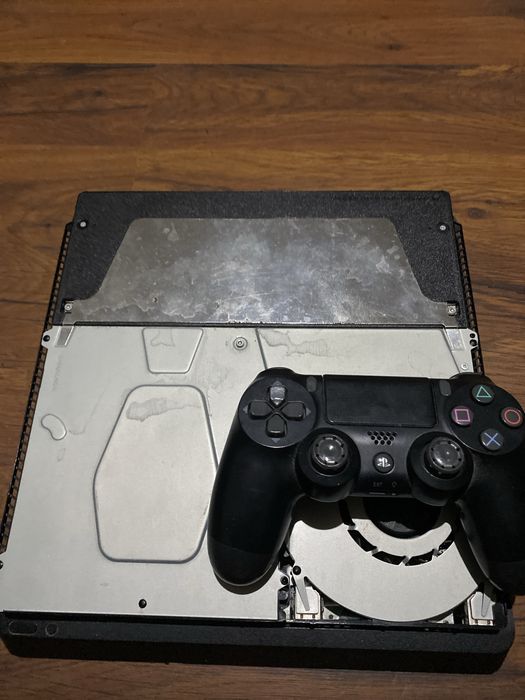 Плейстейшан 4 слим