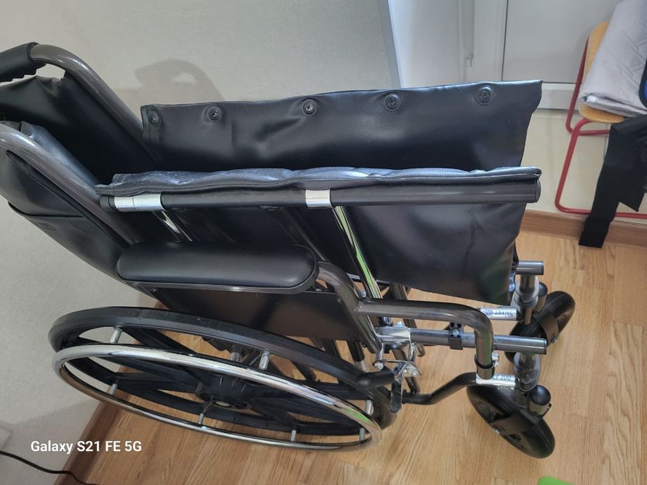 Продам инвалидную коляску