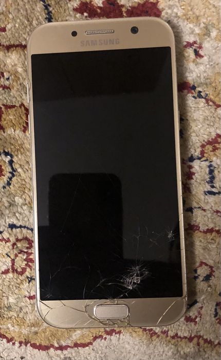 Продам самсунг A520F.