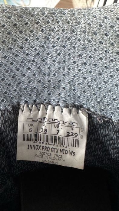 Дамски туристически обувки Lowa номер 38