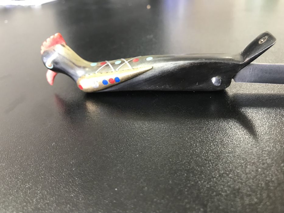 Briceag cutit in forma de pasare