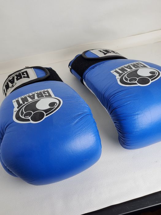 Боксерские перчатки. Кожа.