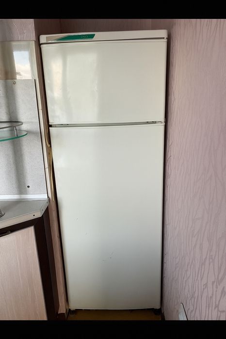 Холодильник с морозилкой