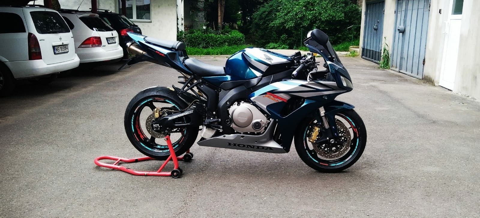 Honda CBR 1000 RR din 2007 Nu Kawasaki, Suzuki, Yamaha