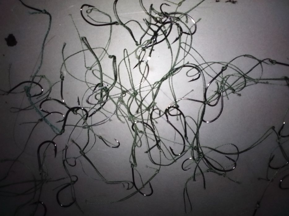 Вързани куки със плетено влакно на цена 5 стотинки за един брой