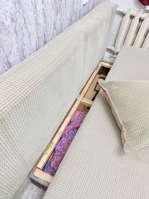 Диван срочно 10 мкрн